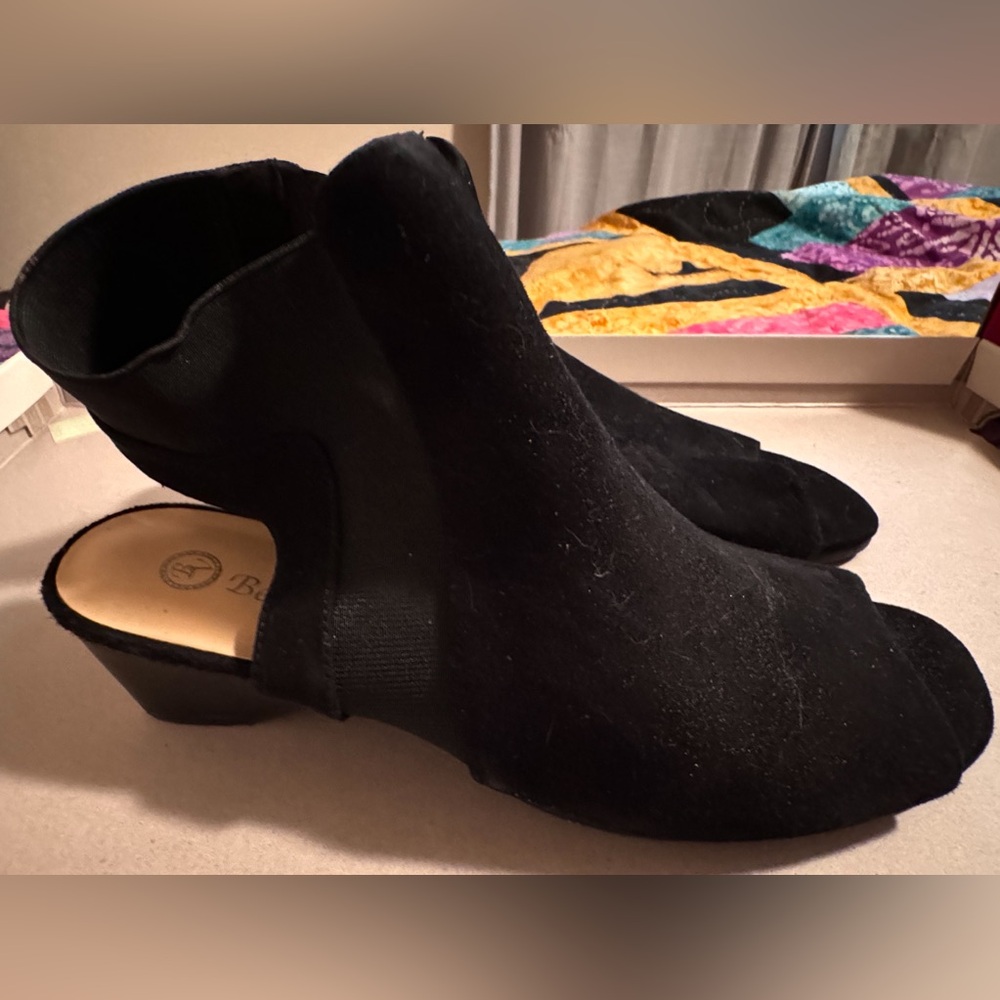 Bella Vita black suede wedge sandals size 9
